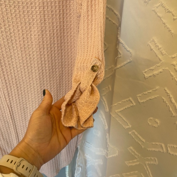 Cute button down blouse/light sweater - Picture 3 of 4